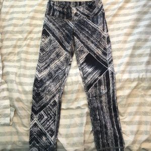 Lululemon Brushstroke B&W Crops Wunder